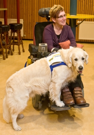 Ina de Ritter met hulphond Yce