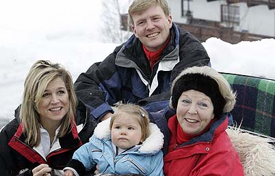 Beatrix Amalia Willem Maxima in de sneeuw